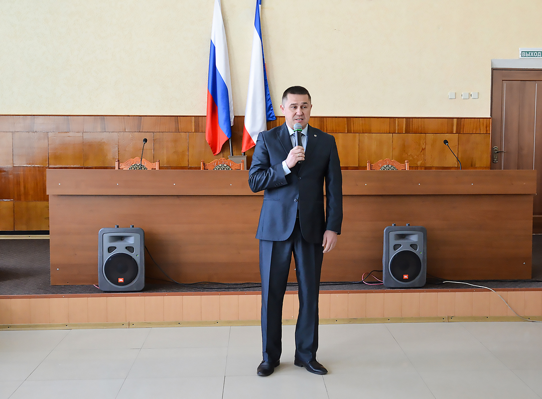 В Черноморском районе прошло торжественное мероприятие ко Дню Конституции  Республики Крым | Правительство Республики Крым | Официальный портал